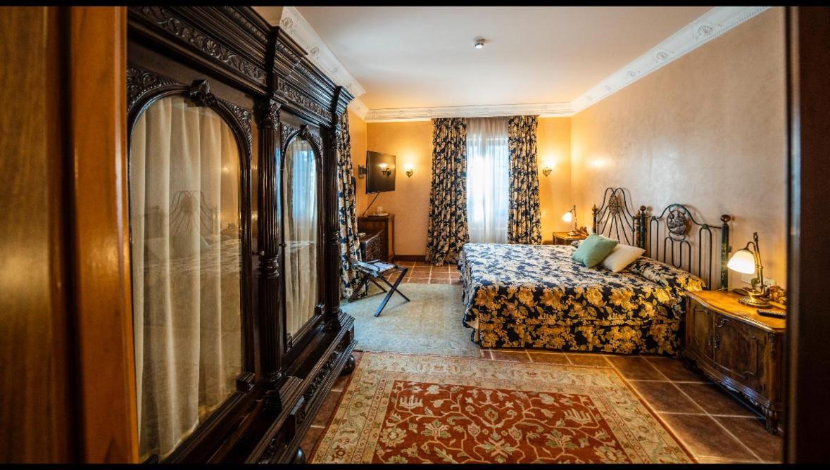 Palacio De Miraflores Мірафлорес-де-ла-Сьєрра Екстер'єр фото